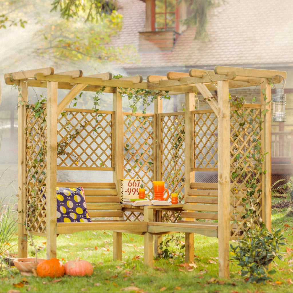 Doppelpergola klassik mit Bank und Rankgitter - Eine gemütliche Pergola Doppelbank aus Holz in einem stilvollen Gartenambiente.