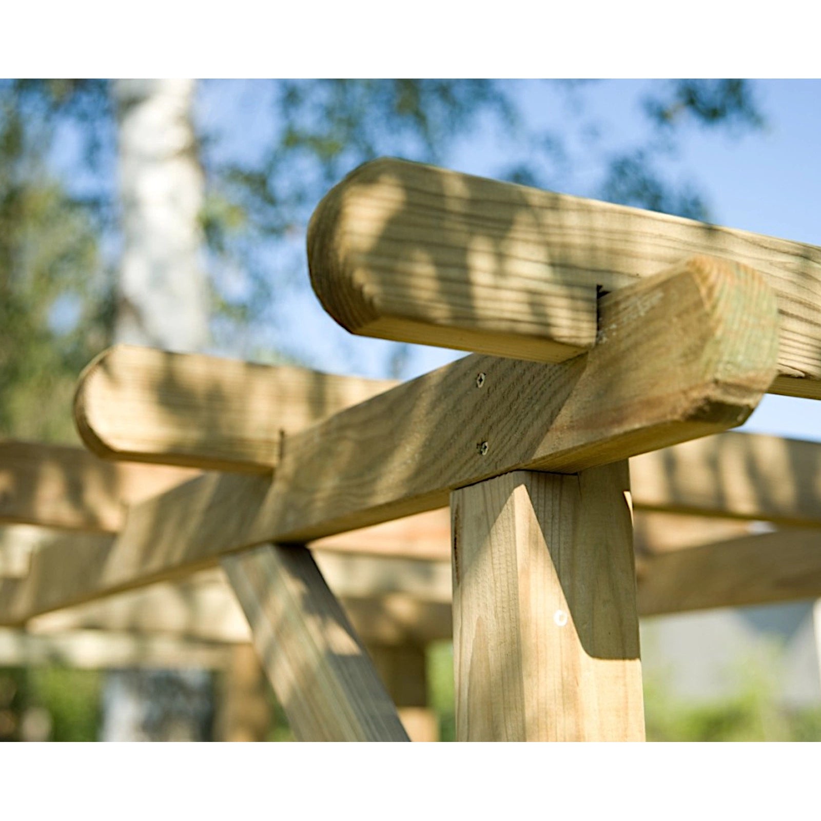 Elegante Gestaltung der Gartenpergola - Die perfekte Pergola Doppelbank für stilvolle Außenbereiche.