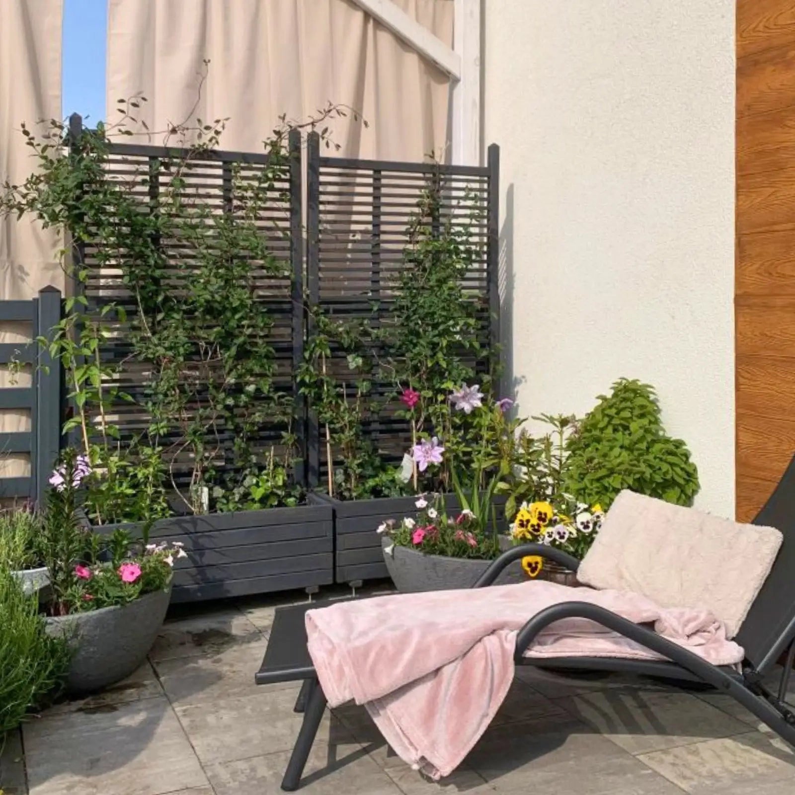 Pflanzkasten mit Rankgitter eckig - Pflanzkübel aus Holz