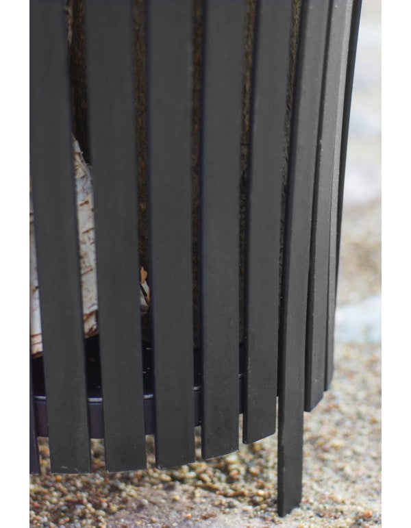 Der Feuerkorb Flame 45cm als perfekter Begleiter für kalte Abende im Garten oder auf der Terrasse.